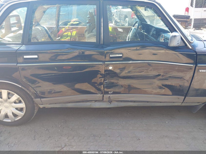1990 VOLVO 240 auction photo 6