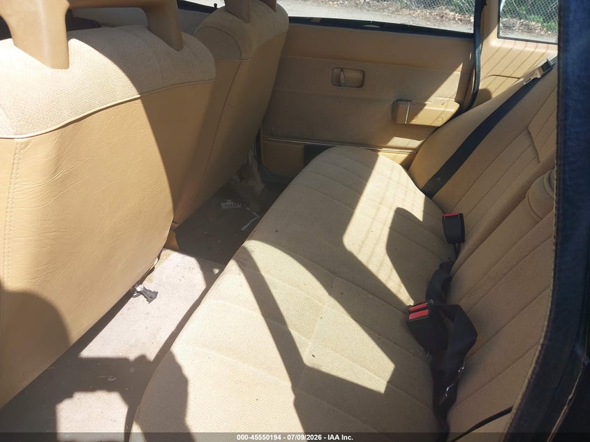 1990 VOLVO 240 auction photo 8