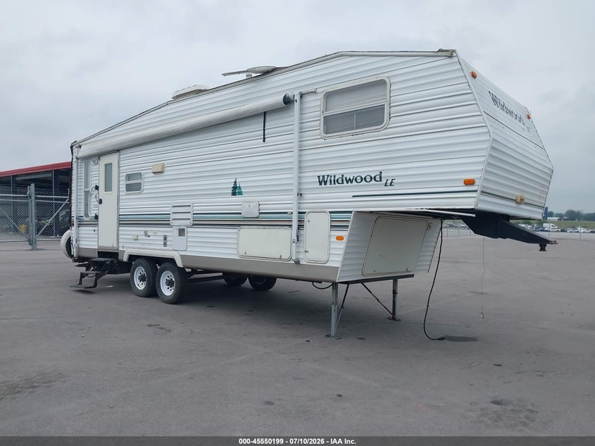 2003 WILDWOOD LE FIFTH WHEEL SERIE auction photo 1