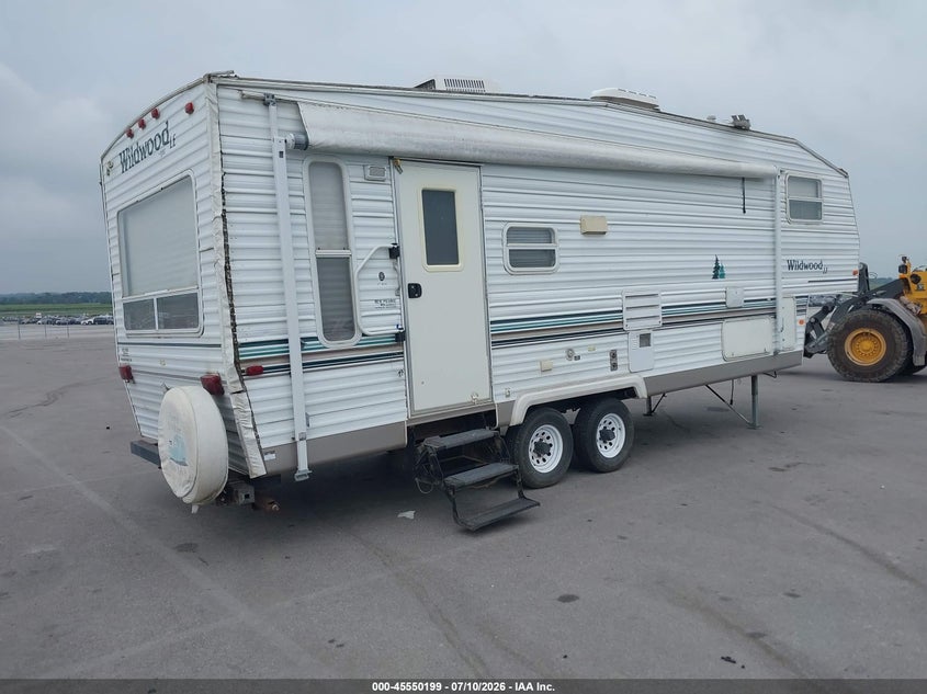 2003 WILDWOOD LE FIFTH WHEEL SERIE auction photo 4