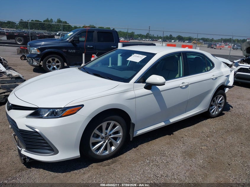 2022 Toyota Camry Le, Rear, IAAI, VIN 4T1C11AKXNU673907 — photo 2