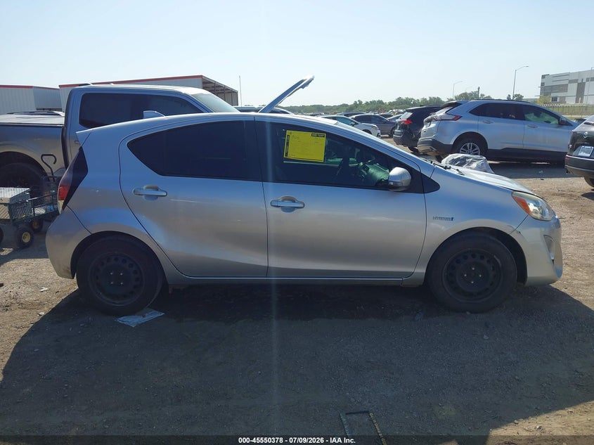 TOYOTA PRIUS C - zdjęcie 13