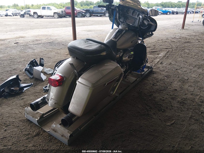 2018 HARLEY-DAVIDSON FLHTCU auction photo 4