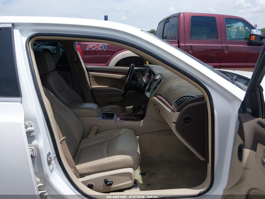 2011 CHRYSLER 300C auction photo 5