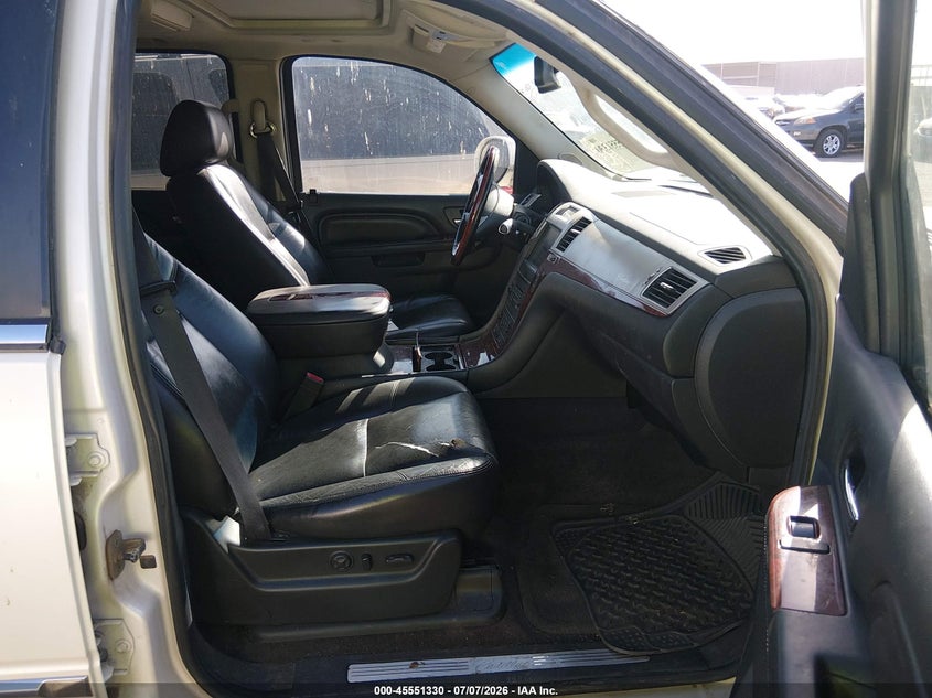 2011 CADILLAC ESCALADE auction photo 5
