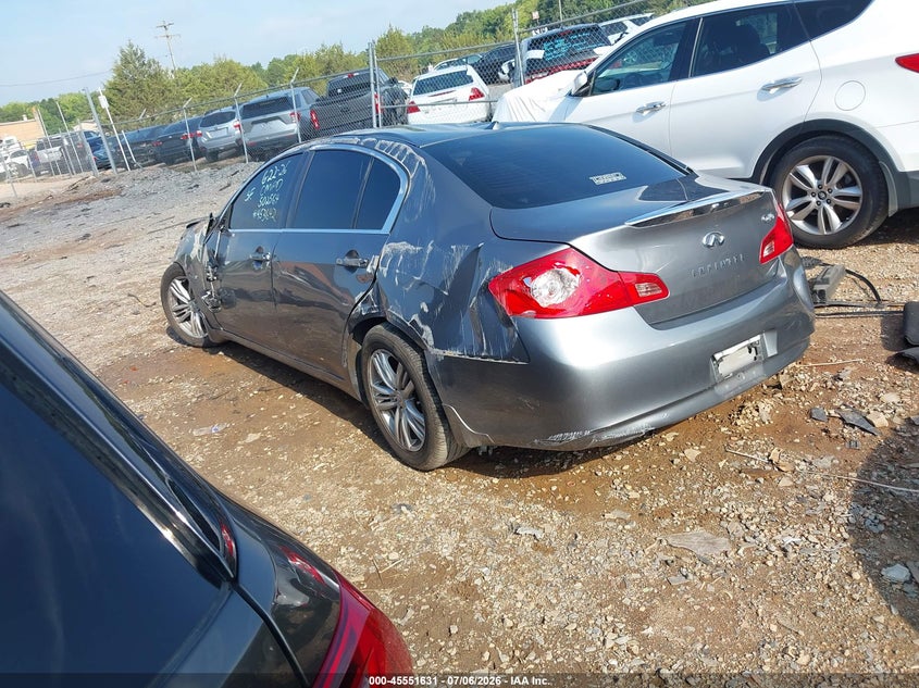 2015 INFINITI Q40 — zdjęcie 3