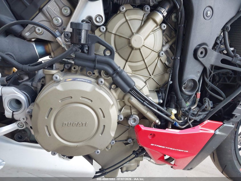 2022 Ducati Streetfighter V4/V4S VIN: ZDMFAKNW7NB007916 Lot: 45551853