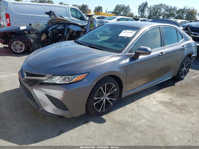 2018 TOYOTA CAMRY auction photo 2