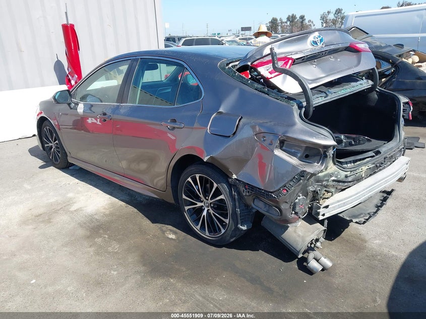 2018 TOYOTA CAMRY auction photo 3