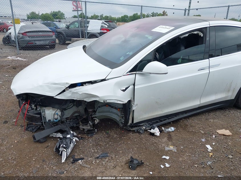 2017 Tesla Model X 100D/75D/90D VIN: 5YJXCBE21HF044646 Lot: 45552044