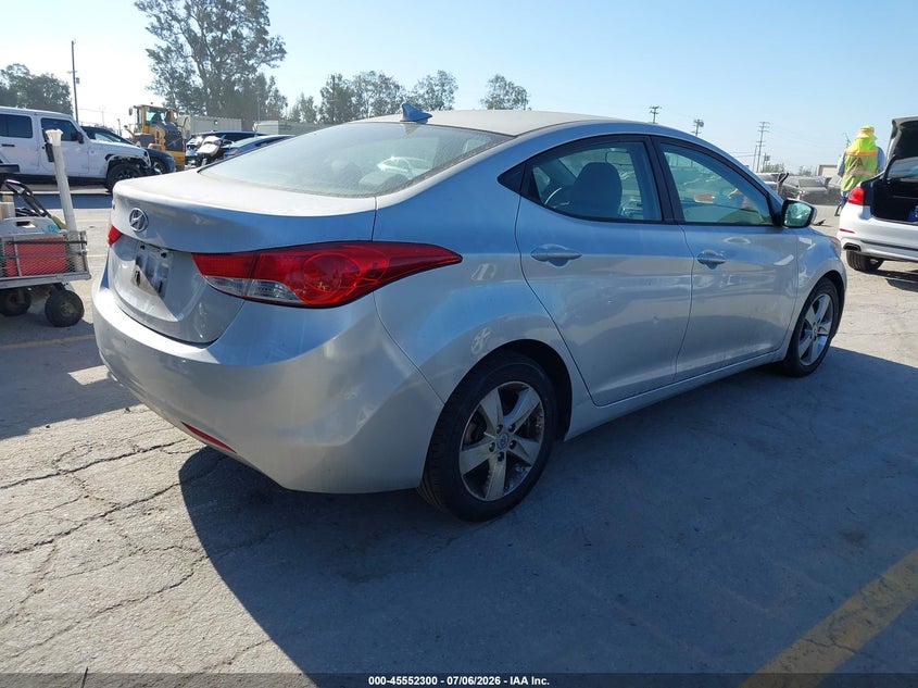 2011 HYUNDAI ELANTRA auction photo 4
