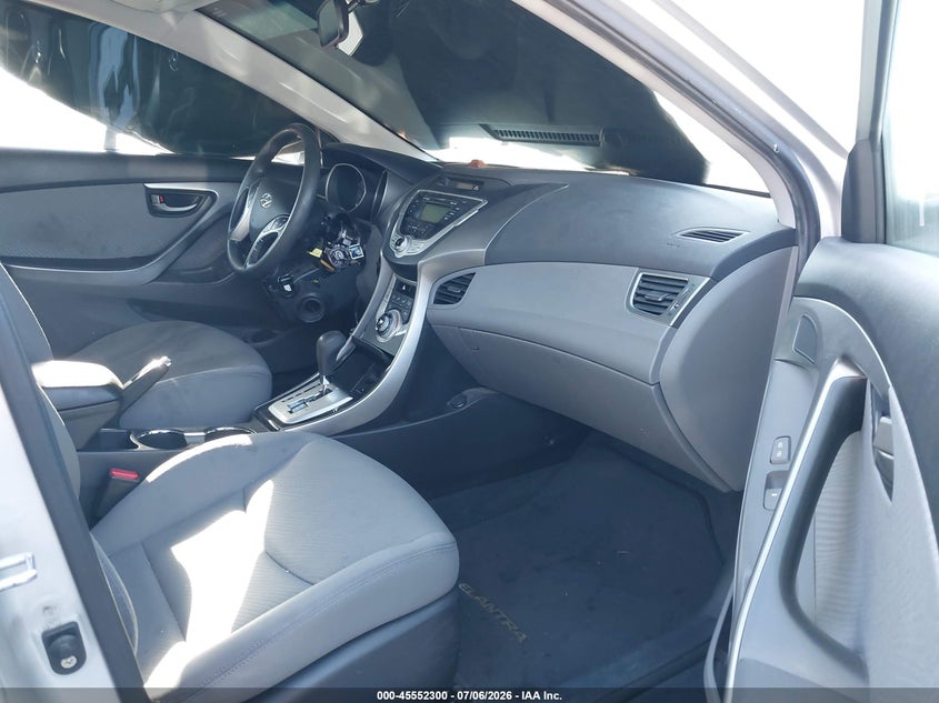 2011 HYUNDAI ELANTRA auction photo 5