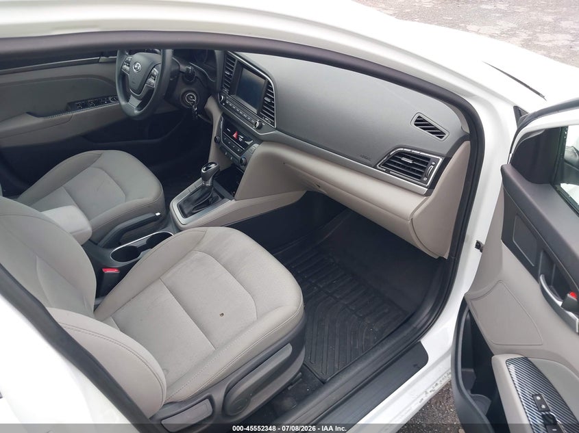 2017 HYUNDAI ELANTRA auction photo 5