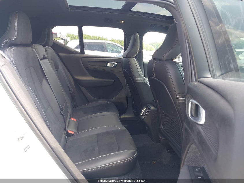 2019 Volvo Xc40 T5 R-Design VIN: YV4162UM4K2094299 Lot: 45552422