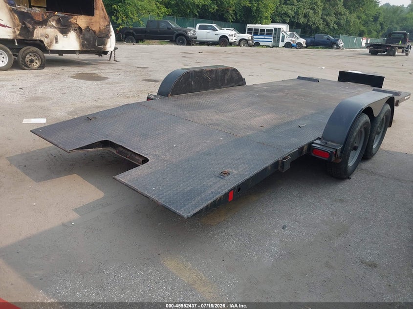 2017 BWISE CAR HAULER TRAILER auction photo 4
