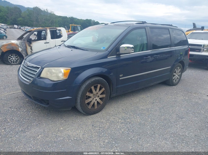 2009 CHRYSLER TOWN & COUNTRY auction photo 2