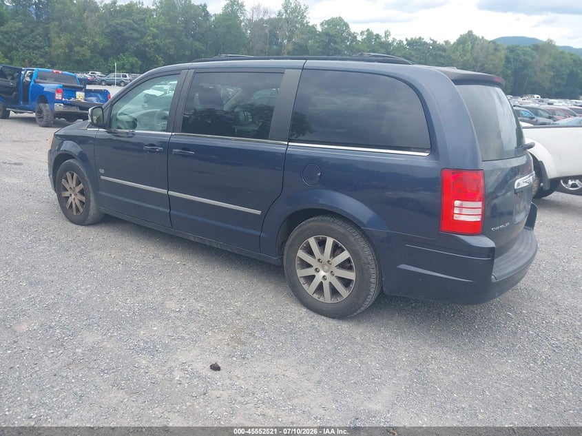 2009 CHRYSLER TOWN & COUNTRY auction photo 3