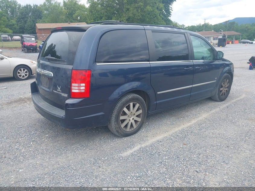 2009 CHRYSLER TOWN & COUNTRY auction photo 4