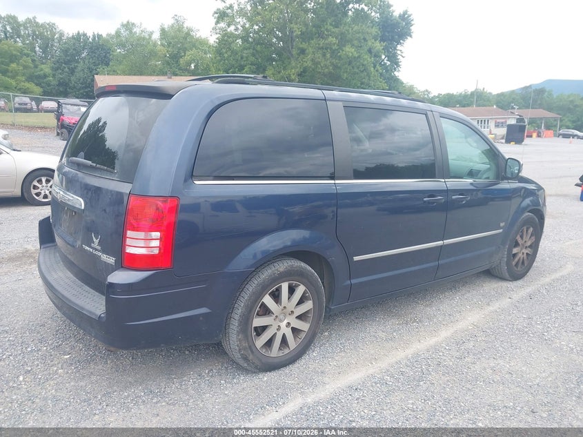 2009 CHRYSLER TOWN & COUNTRY auction photo 6