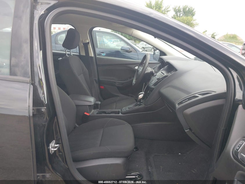 FORD FOCUS 2015 VIN 1FADP3F22FL368071