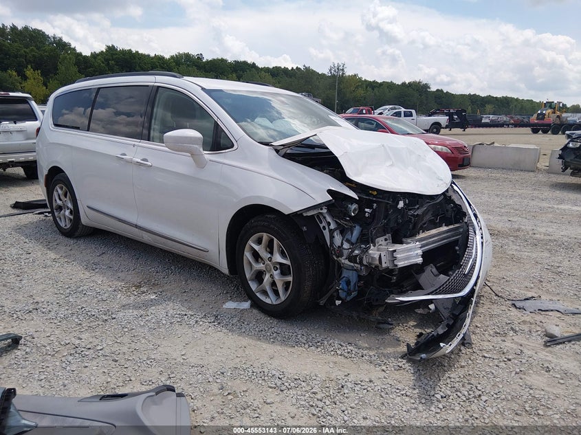 2017 CHRYSLER PACIFICA auction photo 1