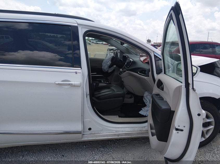 2017 CHRYSLER PACIFICA auction photo 5
