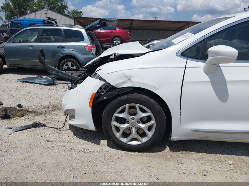 2017 CHRYSLER PACIFICA auction photo 6