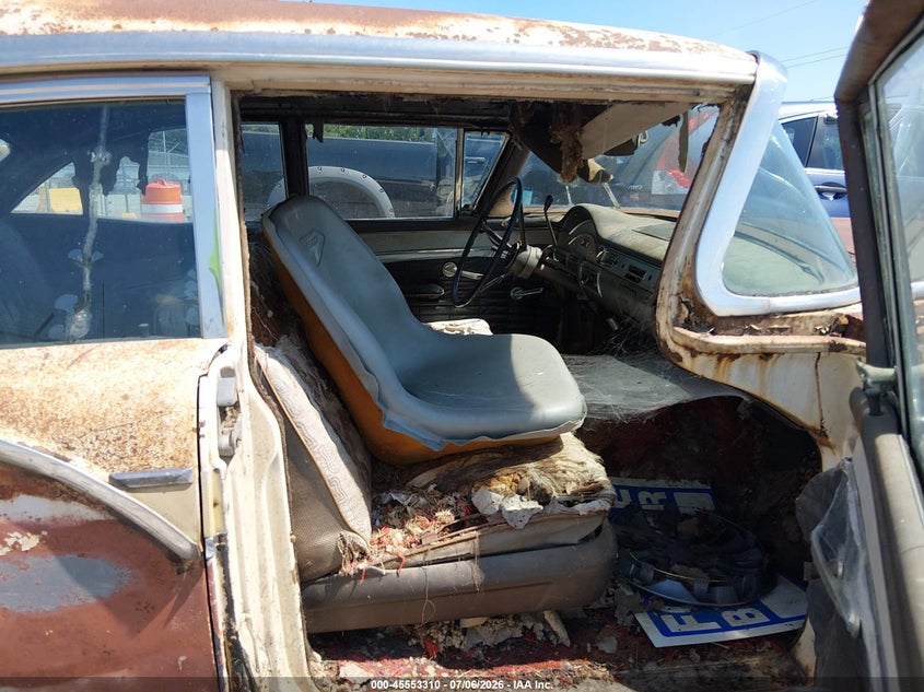 1957 FORD 4 DOOR SEDAN auction photo 5