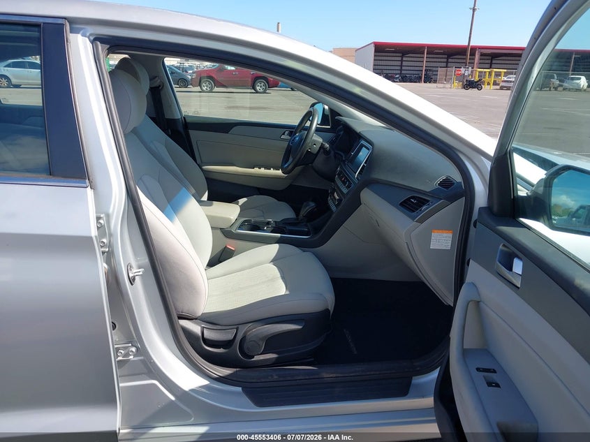 2018 Hyundai Sonata Hybrid Se VIN: KMHE24L38JA084136 Lot: 45553406