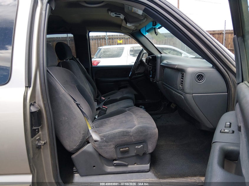 2001 CHEVROLET SILVERADO PICKUP 5.3L V-8 285HP