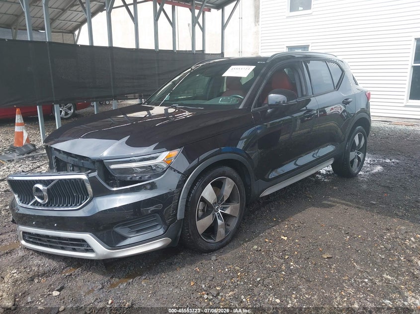 2019 Volvo XC40, Right Front, IAAI, VIN YV4162UK0K2096209 — photo 2