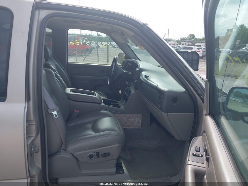 2004 CHEVROLET TAHOE auction photo 5