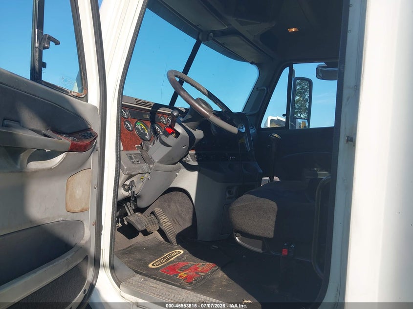 2007 FREIGHTLINER CONVENTIONAL auction photo 6