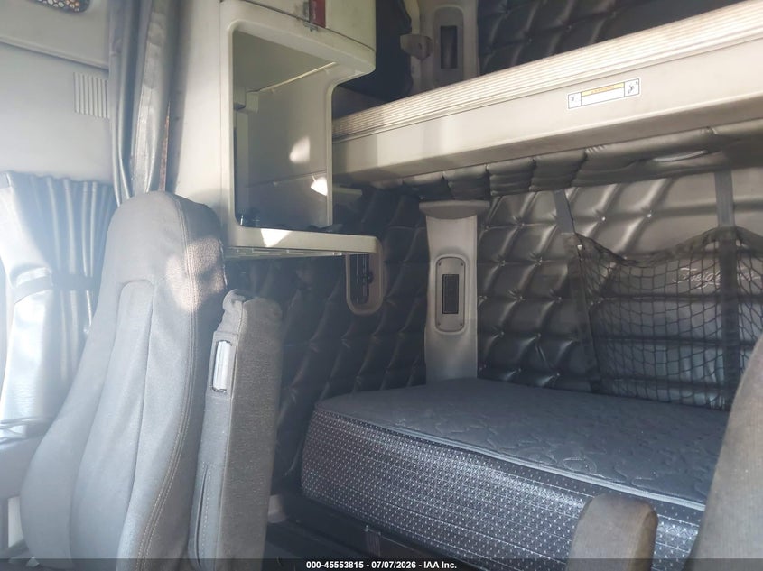 2007 FREIGHTLINER CONVENTIONAL auction photo 7