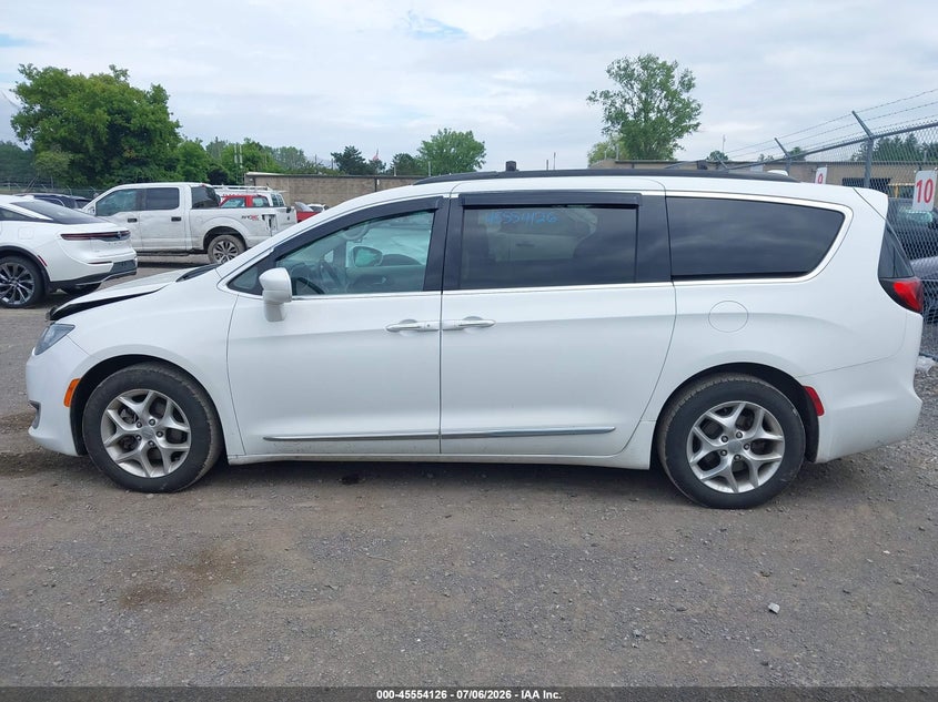 2017 Chrysler Pacifica Touring-L VIN: 2C4RC1BG3HR784898 Lot: 45554126