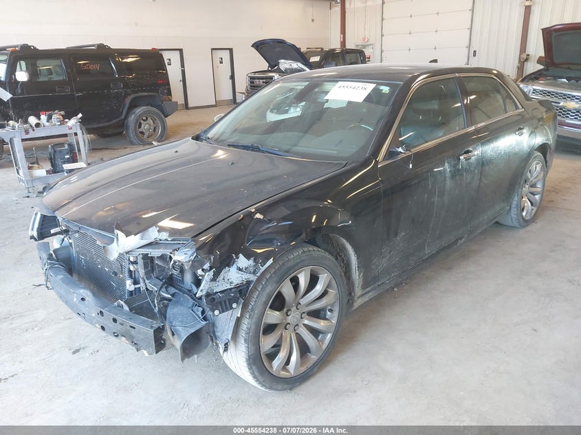 2019 Chrysler 300, Front End, IAAI, VIN 2C3CCAEG9KH528137 — photo 2