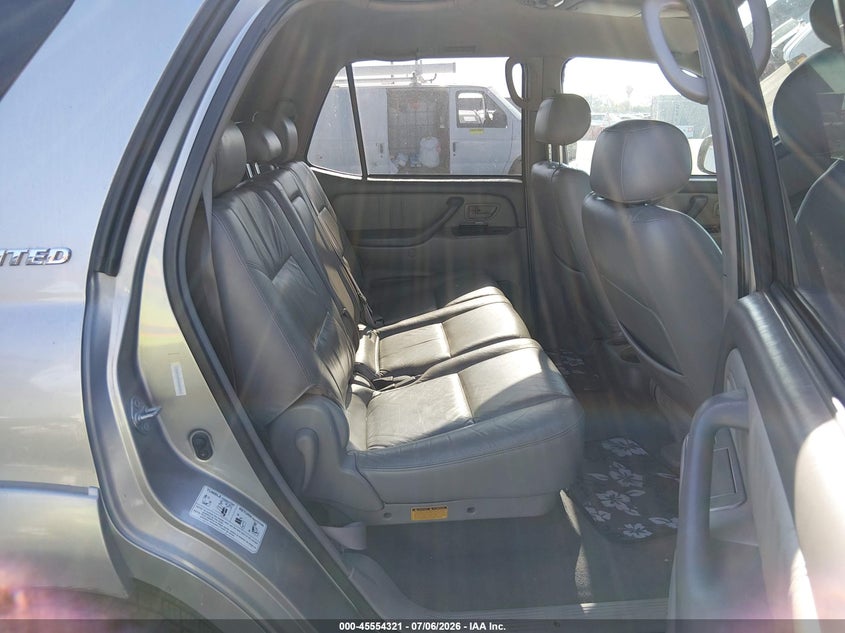 2002 Toyota Sequoia Limited V8 VIN: 5TDZT38A22S081161 Lot: 45554321