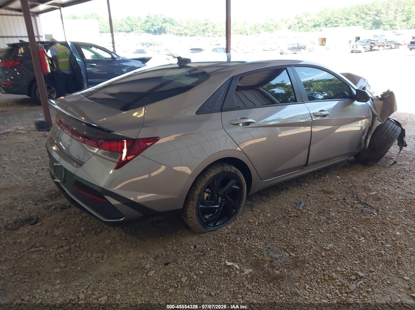 2026 HYUNDAI ELANTRA auction photo 4