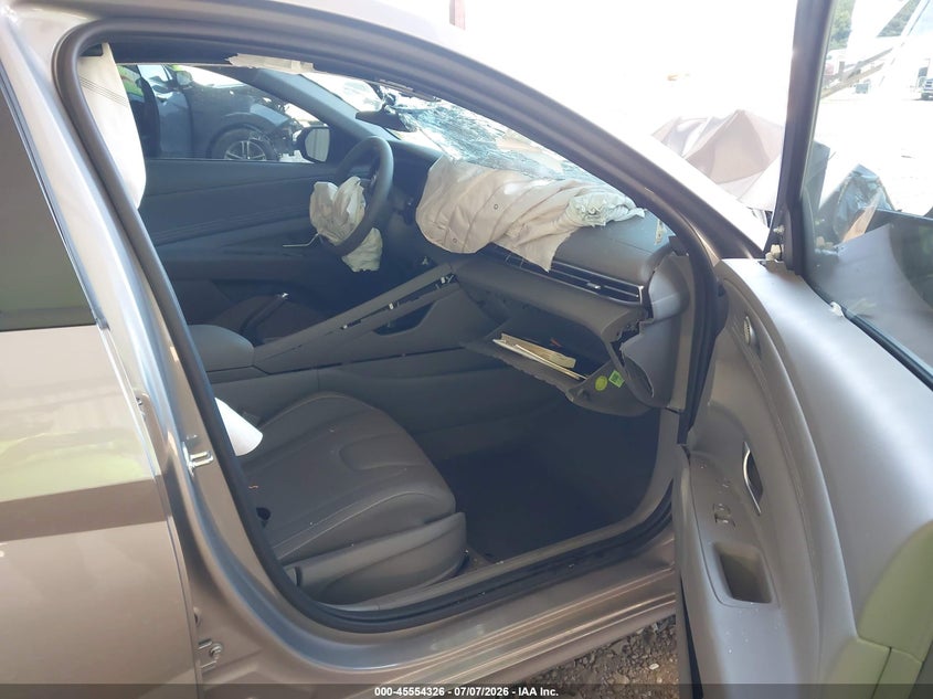 2026 HYUNDAI ELANTRA auction photo 5