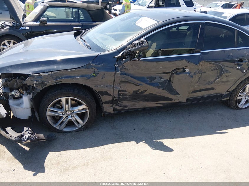 2015 Volvo S60 T5 Platinum VIN: YV140MFM8F1351805 Lot: 45554384