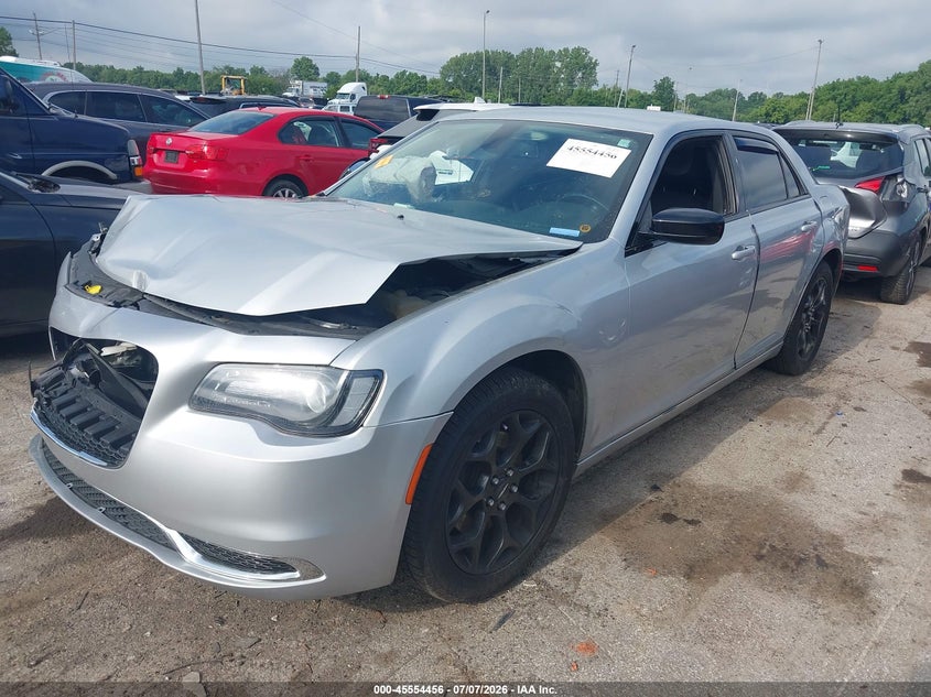 2019 CHRYSLER 300 auction photo 2