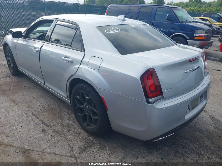 2019 CHRYSLER 300 auction photo 3