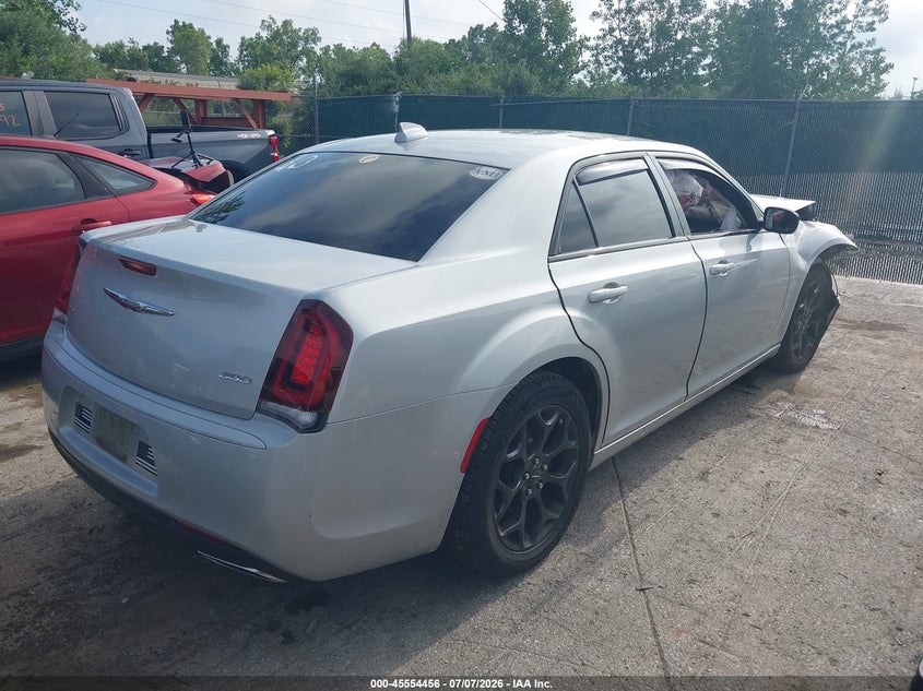 2019 CHRYSLER 300 auction photo 4