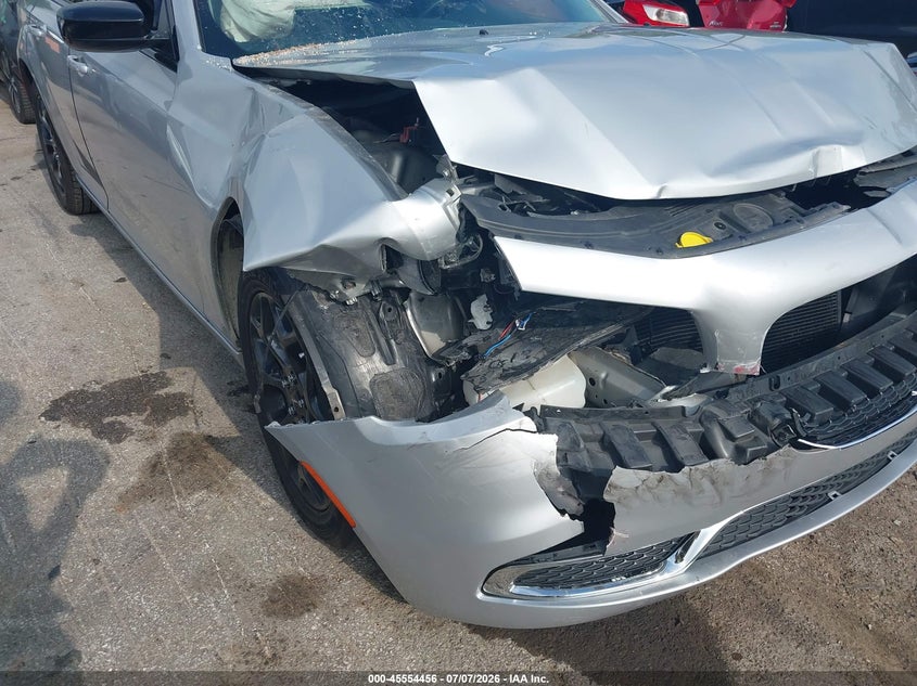 2019 CHRYSLER 300 auction photo 6