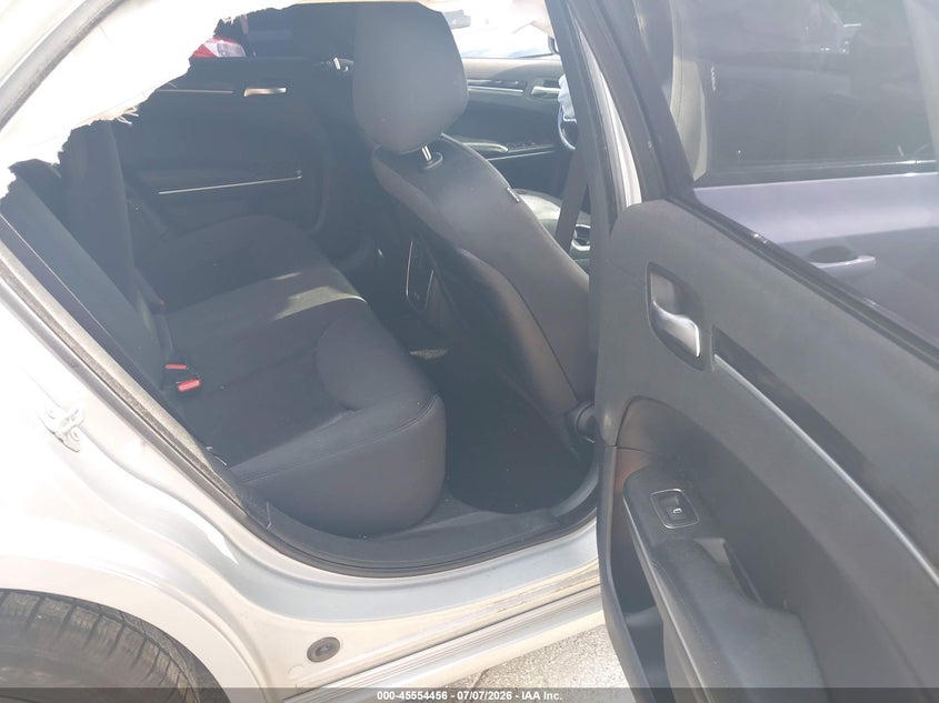 2019 CHRYSLER 300 auction photo 8