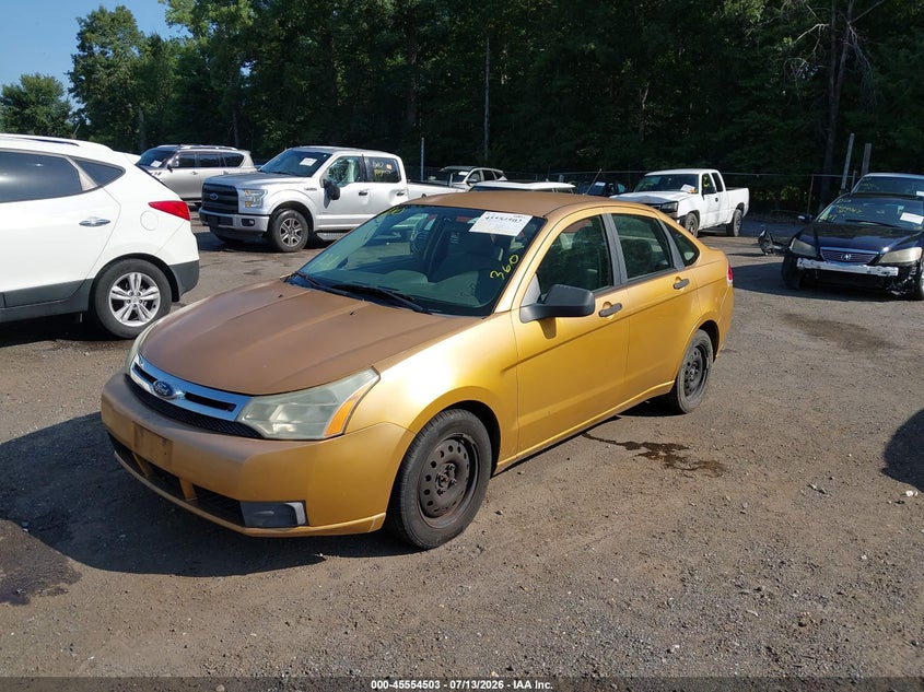 2009 Ford Focus, Right Front, IAAI, VIN 1FAHP34N69W159952 — photo 2
