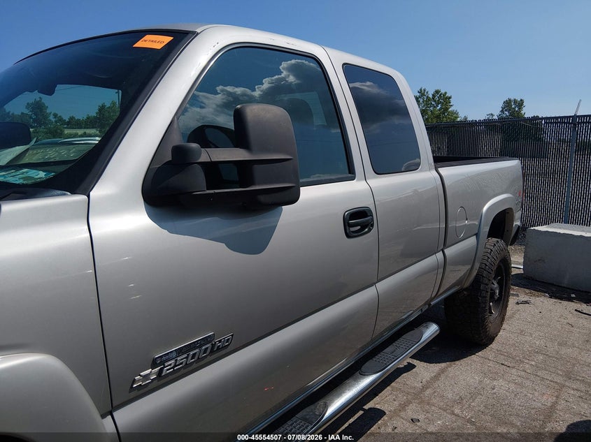 2004 CHEVROLET SILVERADO PICKUP 8.1L V-8 330HP