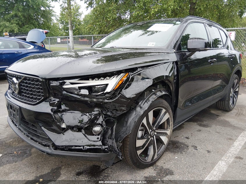 2025 Volvo Xc40 B5 Plus Dark Theme VIN: YV4L12UC8S2609044 Lot: 45554844