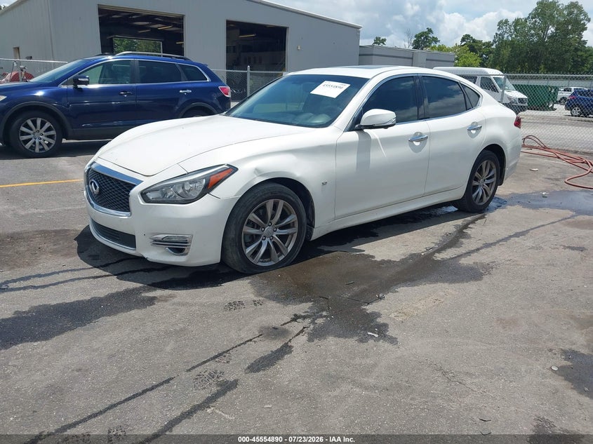 2015 INFINITI Q70 auction photo 2