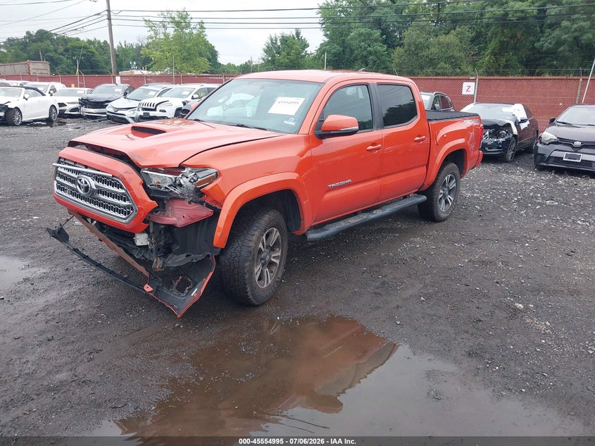 2017 TOYOTA TACOMA auction photo 2